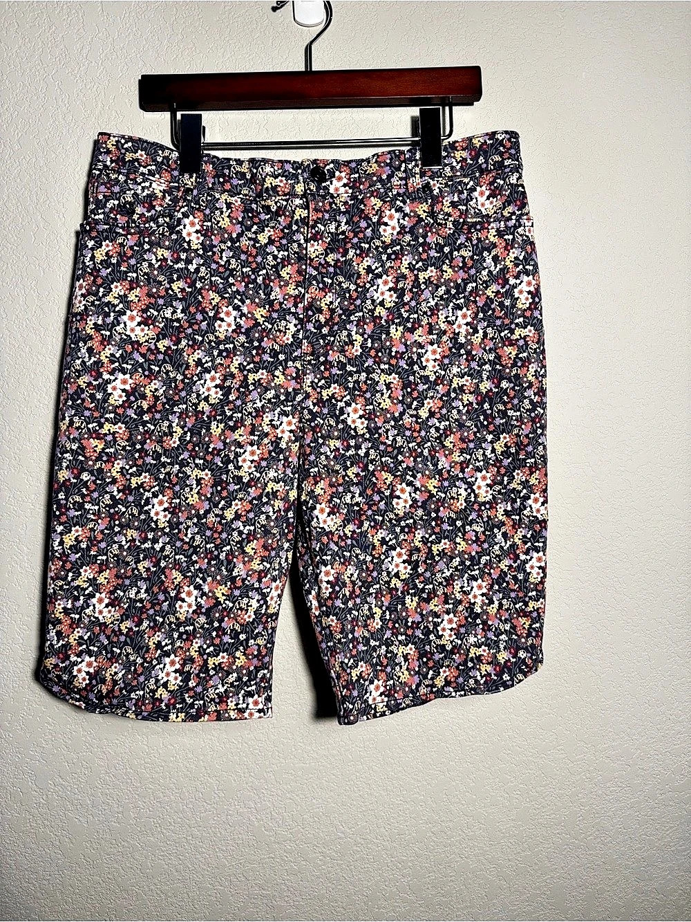Gloria Vanderbilt Floral High Waist Shorts in Black Size 16